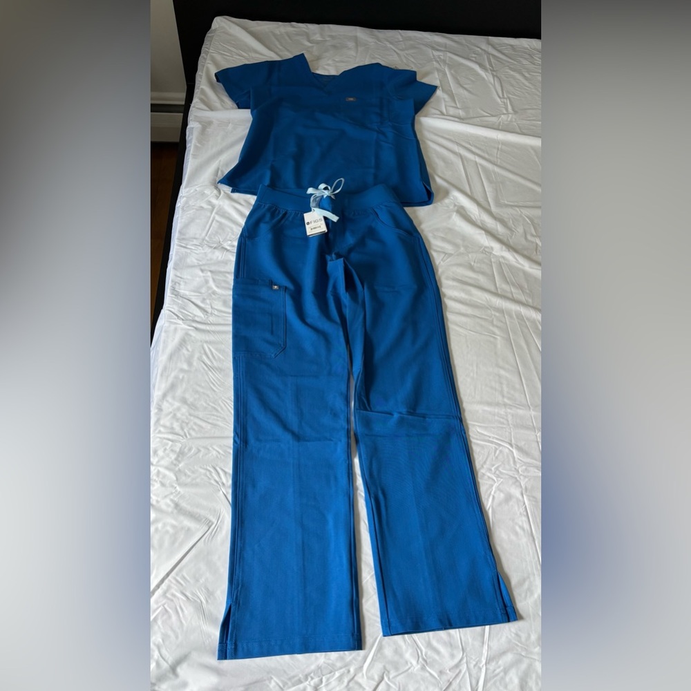 *Brand New* Figs Set Royal Blue w/ Catarina Top & Cargo Scrub Pants Size S & M